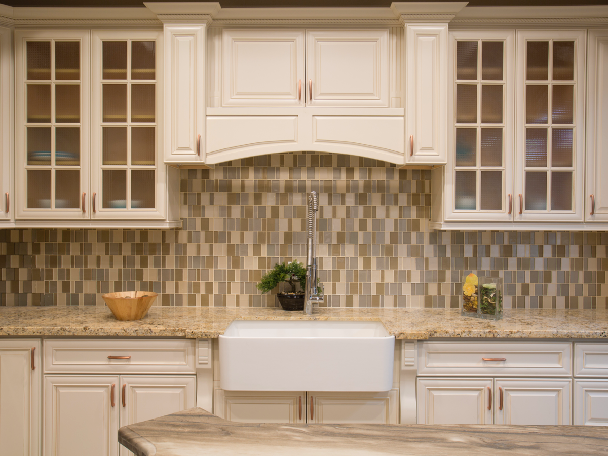 Antique White Raised Panel