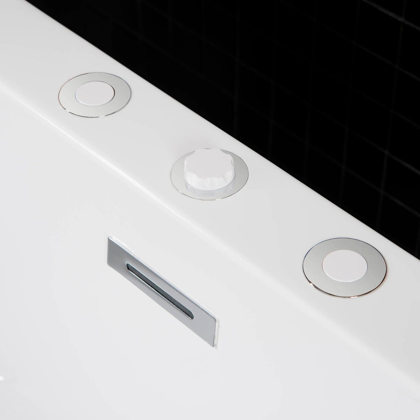 Remous 67" Freestanding Whirlpool Bathtub