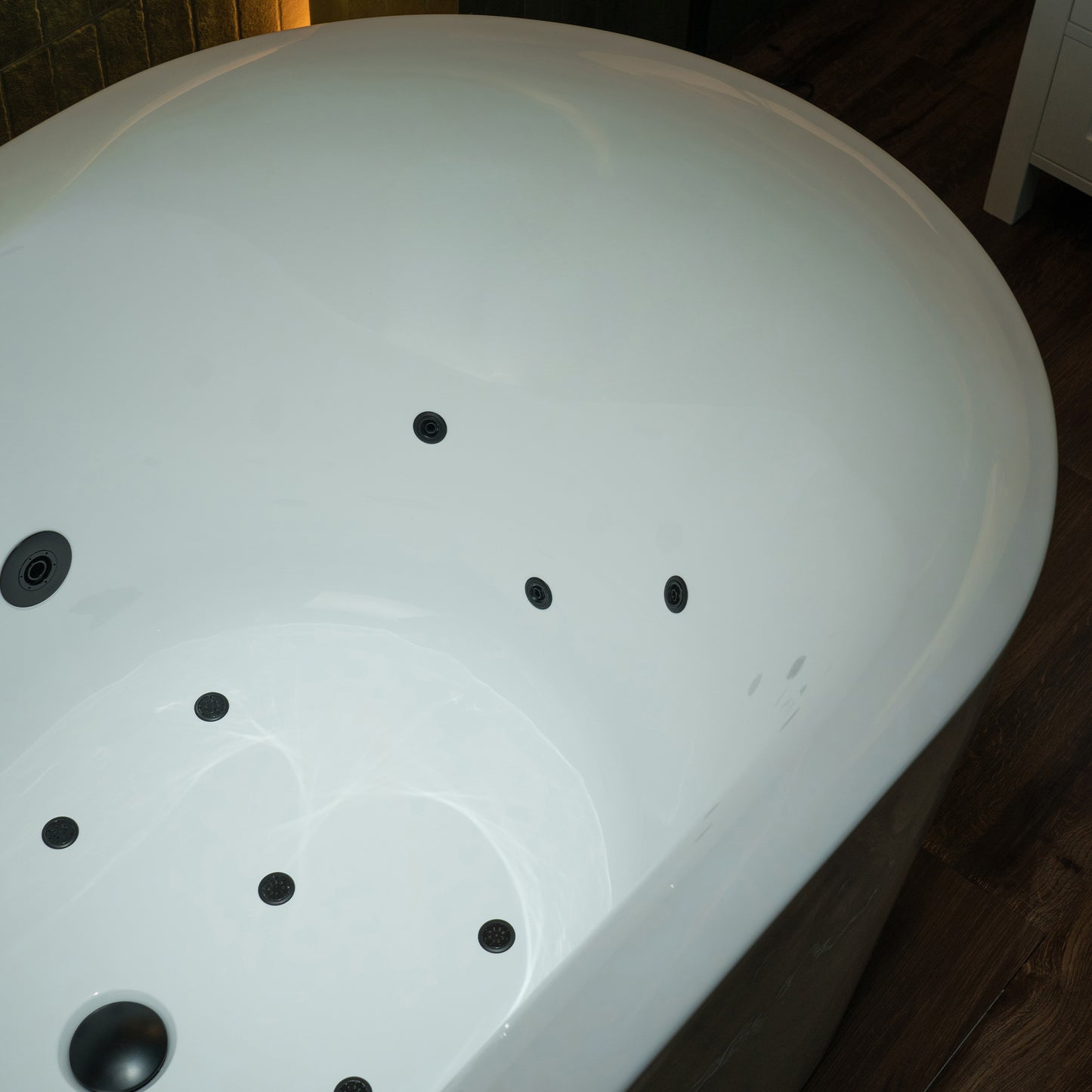 Vortice 59" Freestanding Whirlpool Bathtub