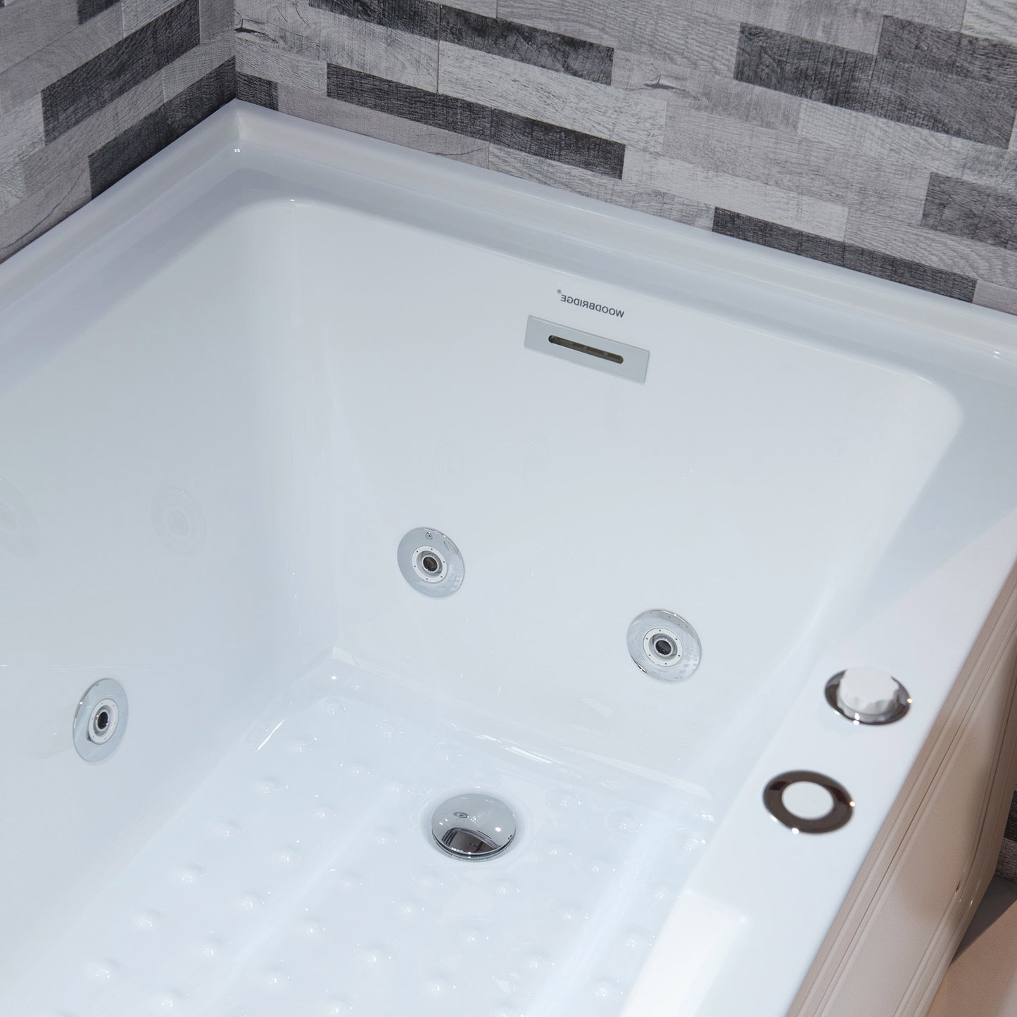 Nisha 60" Alcove Whirlpool Bathtub