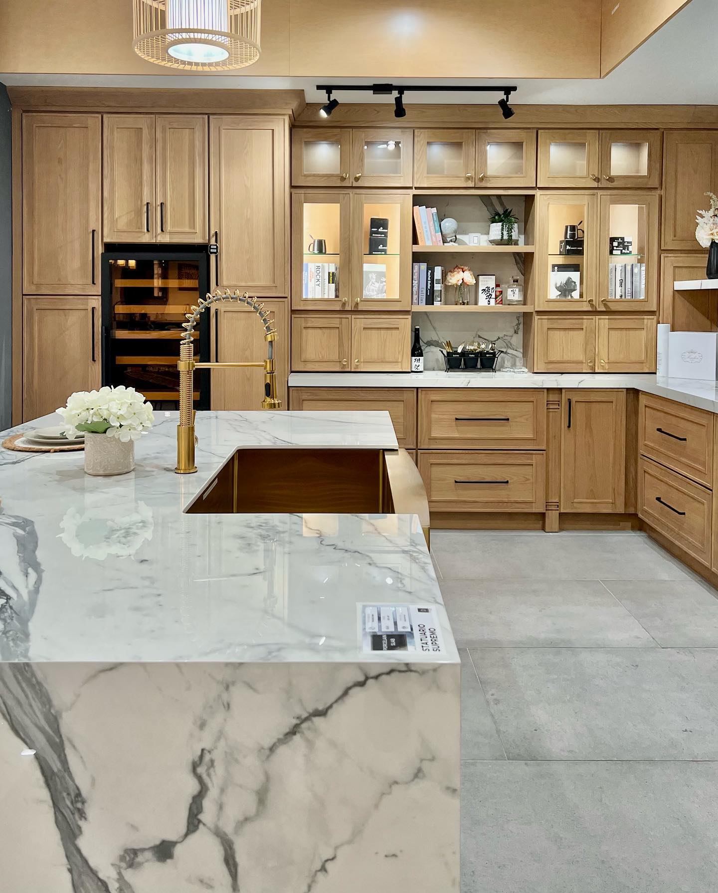 Elegant Shaker Oak