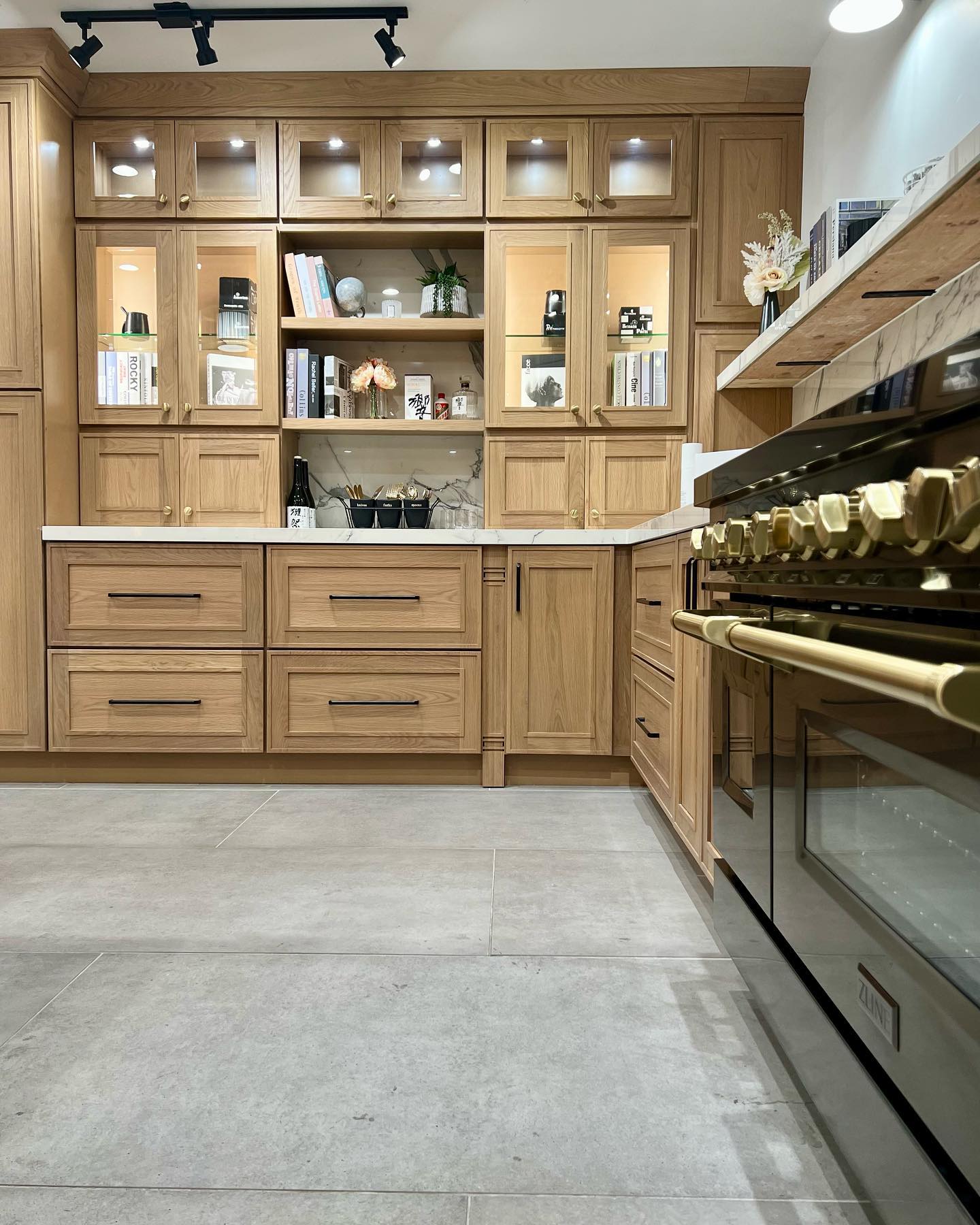 Elegant Shaker Oak