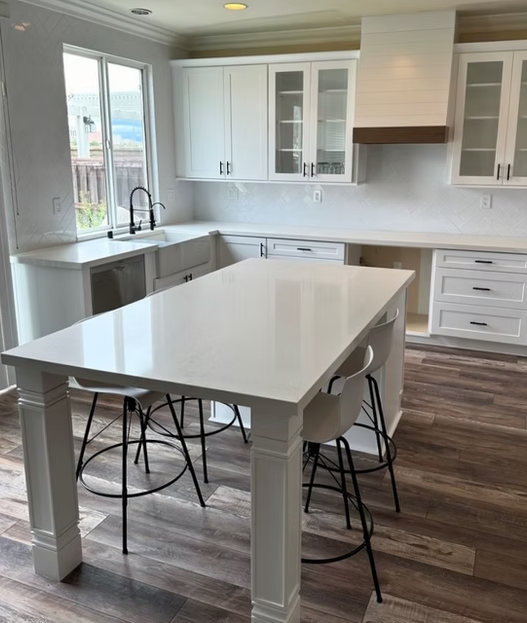 Calacatta Ria Quartz Slab