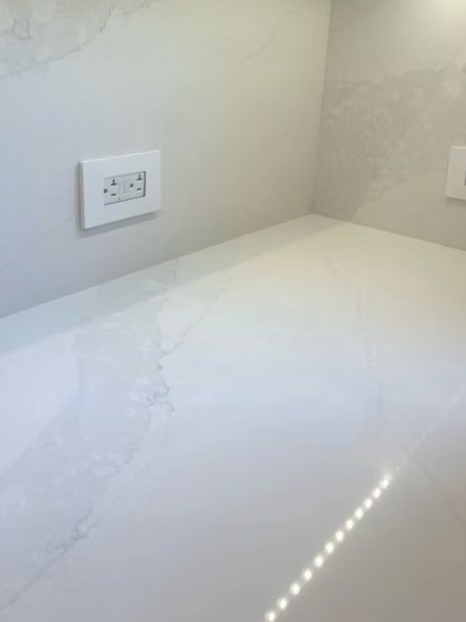 Calacatta Ria Quartz Slab