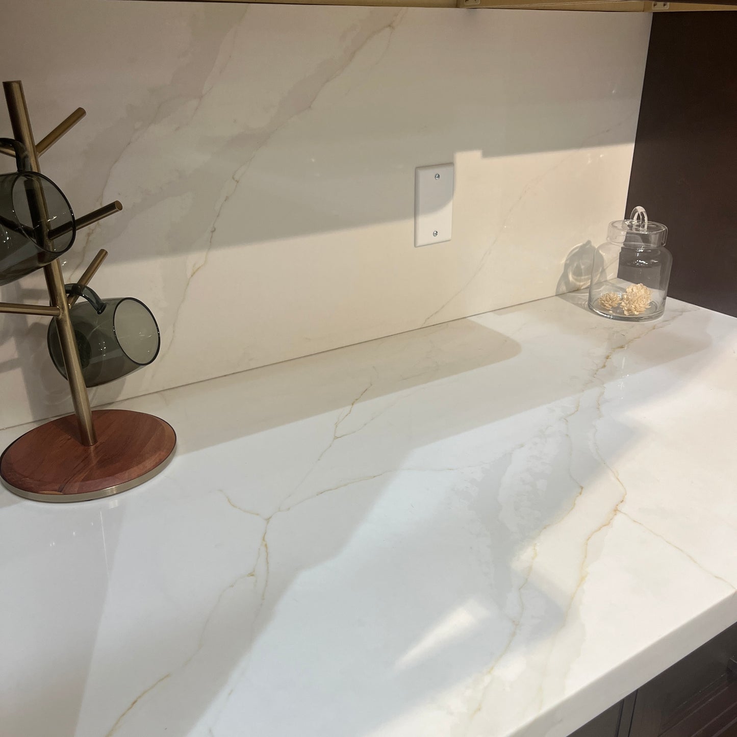 Calacatta Luxe Quartz Slab