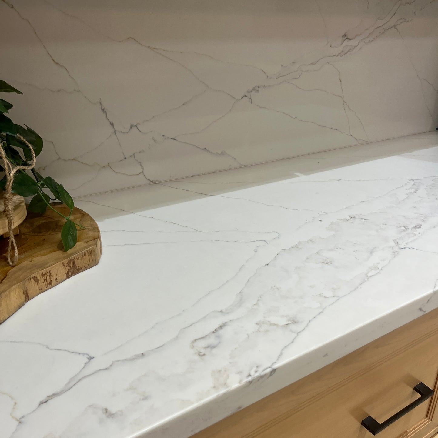 Calacatta Verona Quartz Slab