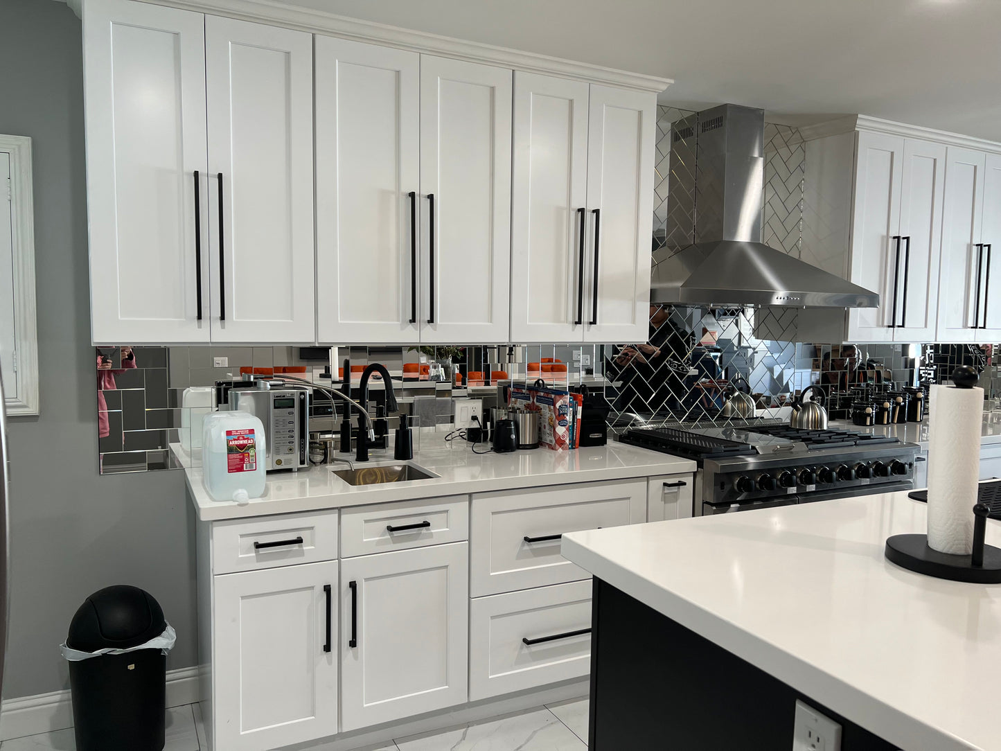 Seamless White Shaker