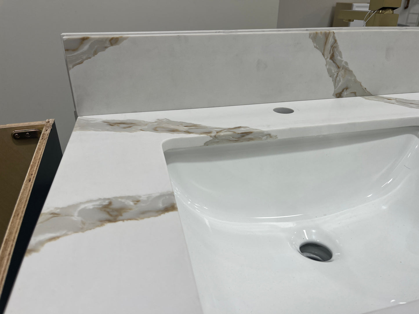 Calacatta Gold Quartz Vanity Top