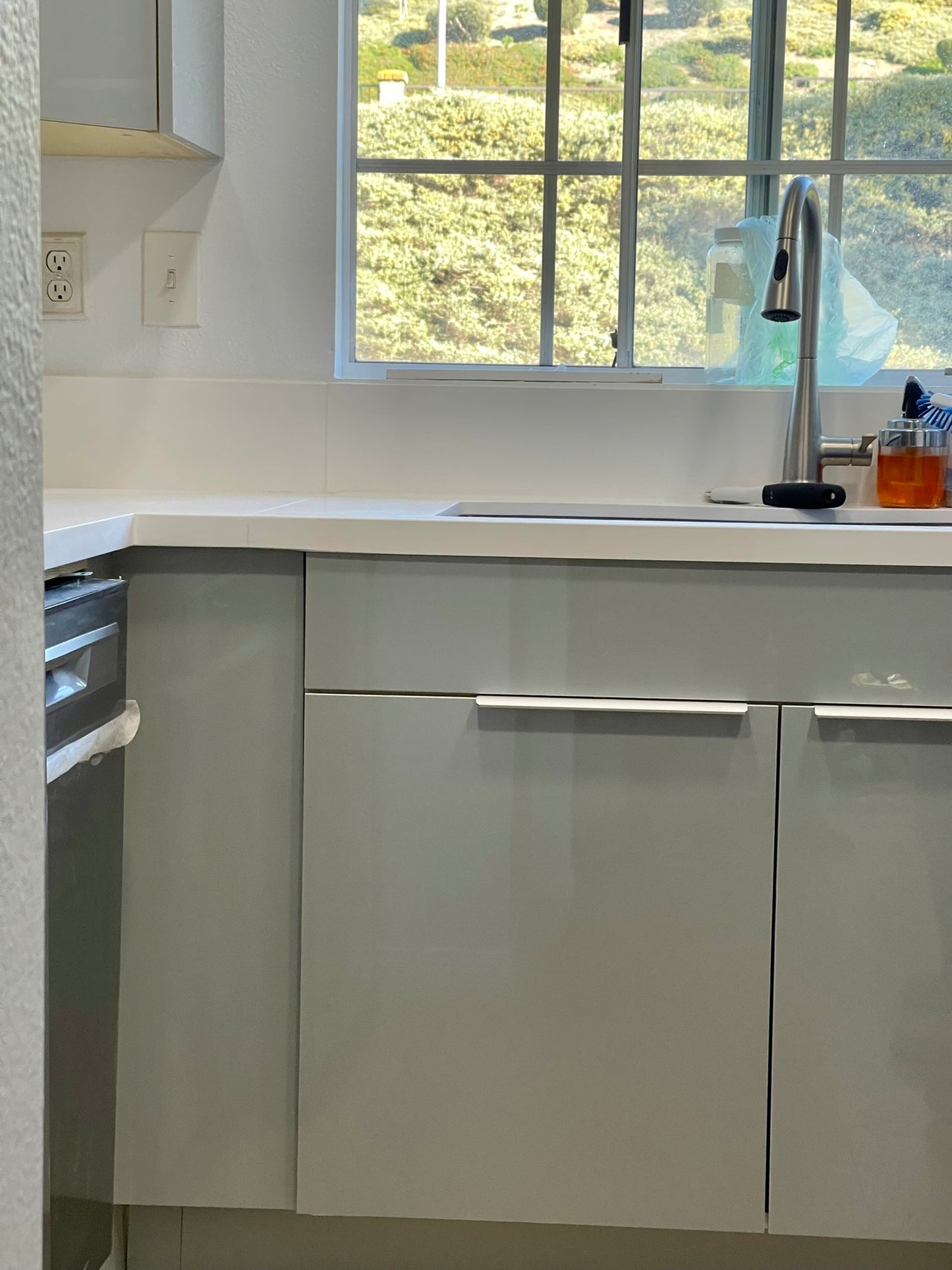 Gloss Light Grey European