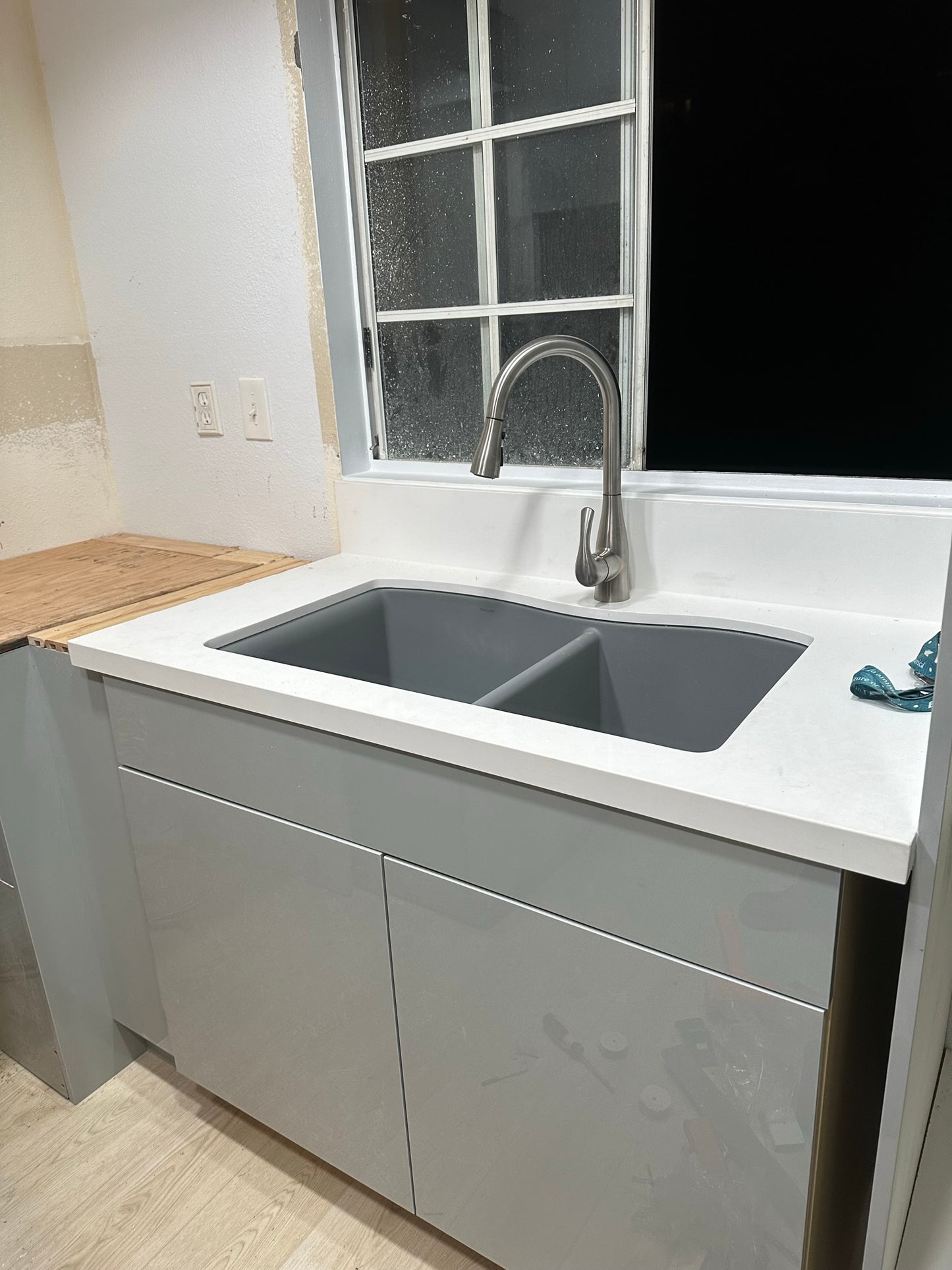 Gloss Light Grey European