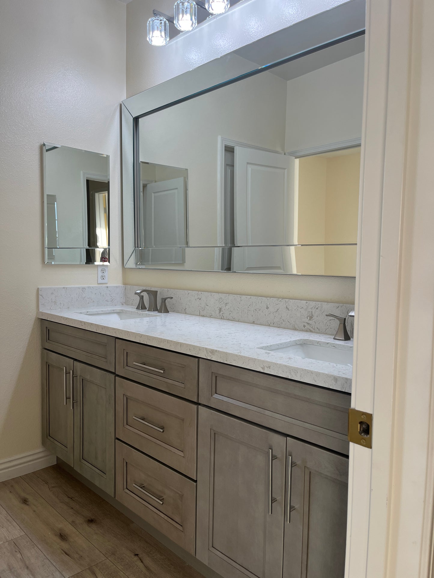 Ash Brown Double Shaker