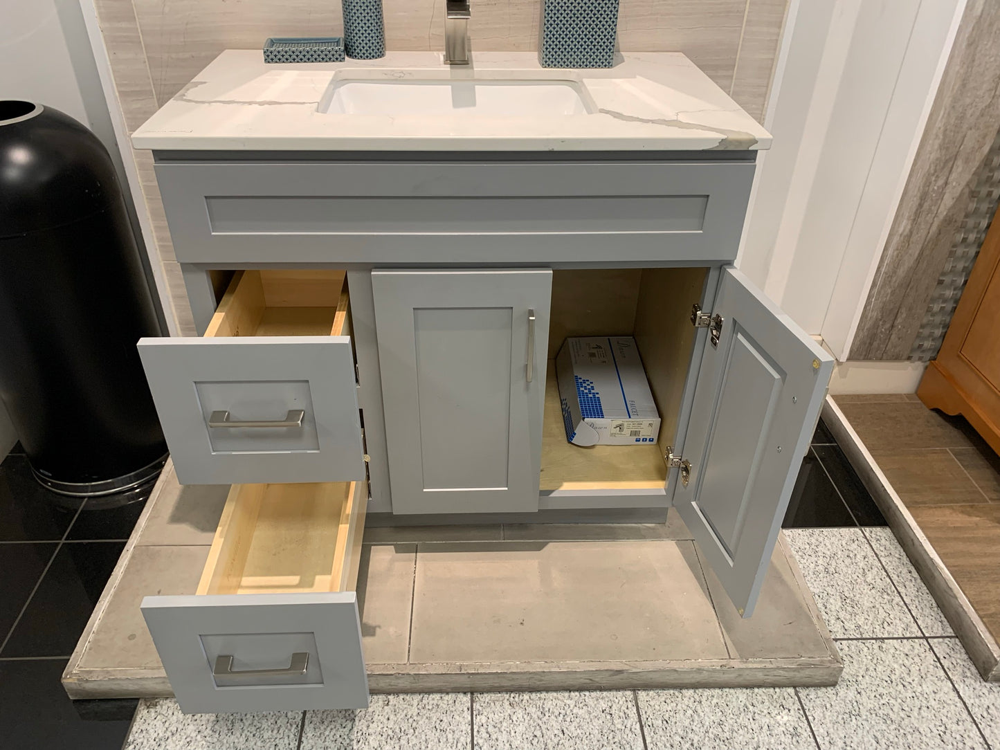 Kingston Grey Silver Shaker