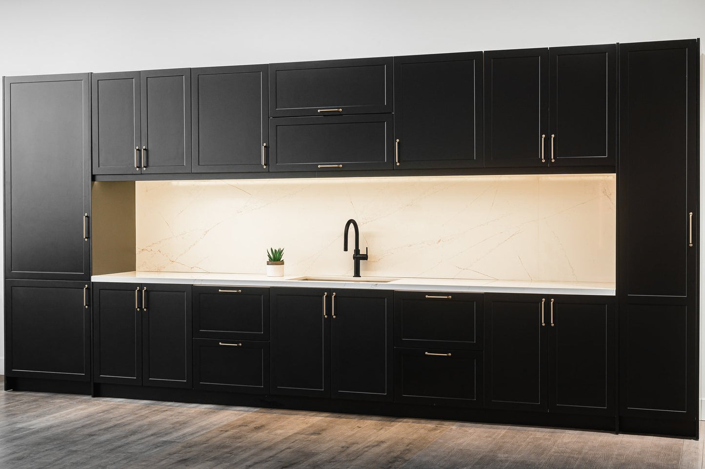 Noir Frameless Shaker