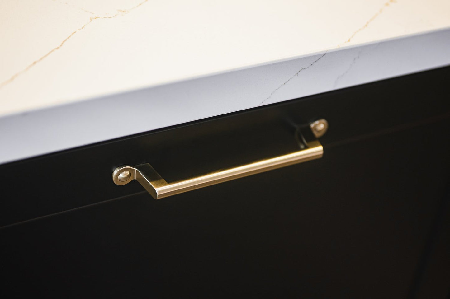 Noir Frameless Shaker