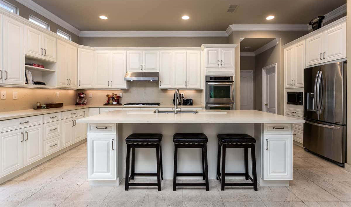 Malibu Antique White Shaker