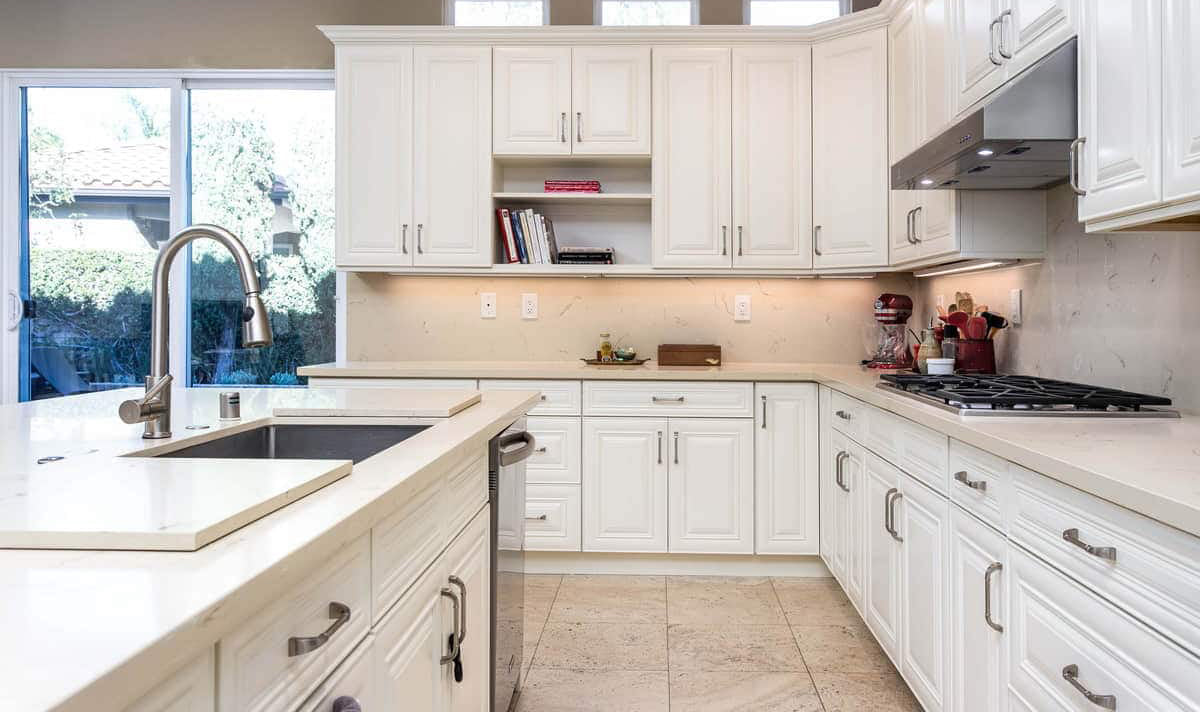 Malibu Antique White Shaker