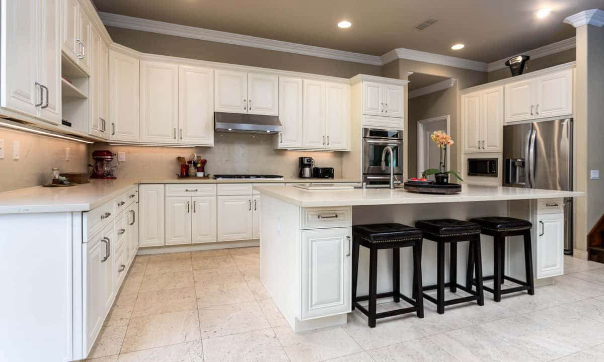 Malibu Antique White Shaker