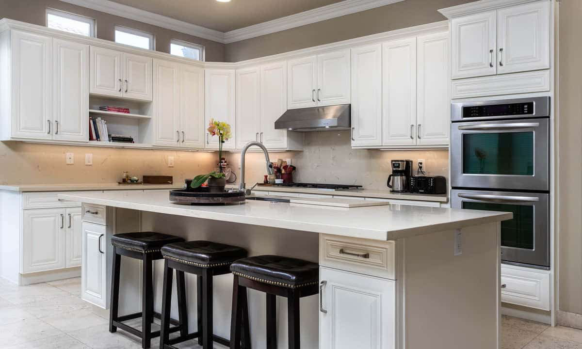 Malibu Antique White Shaker