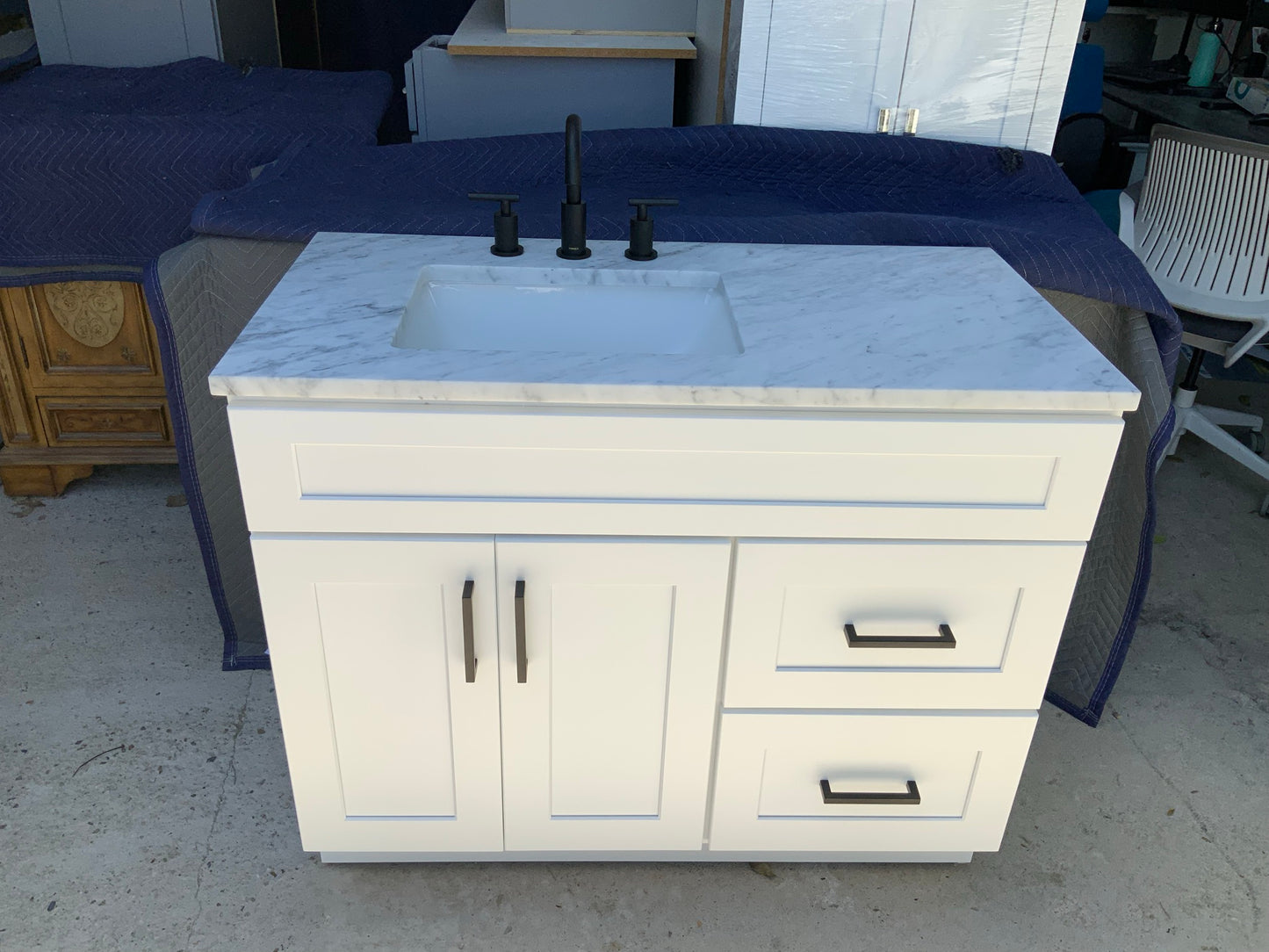 Seamless White Shaker