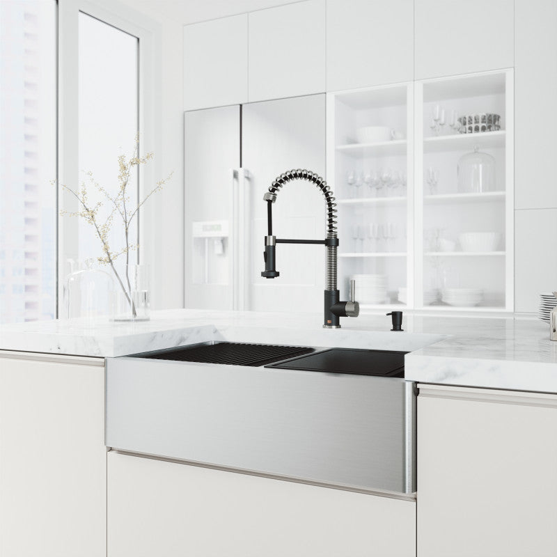 Oxford Flat 33" Stainless Steel Apron / Farmhouse Double Basin Kitchen Sink with Workstation