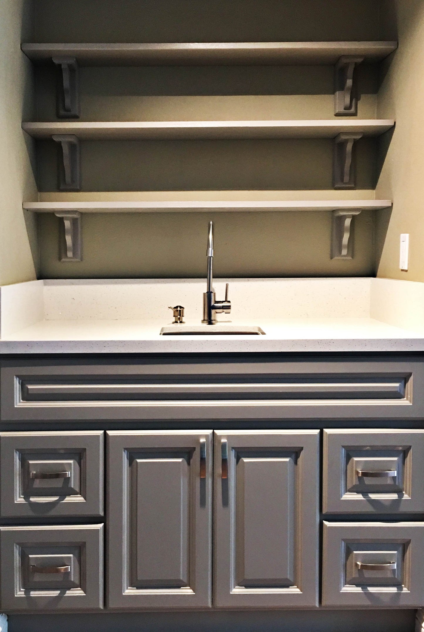 GC-Anaheim Grey Raised Panel