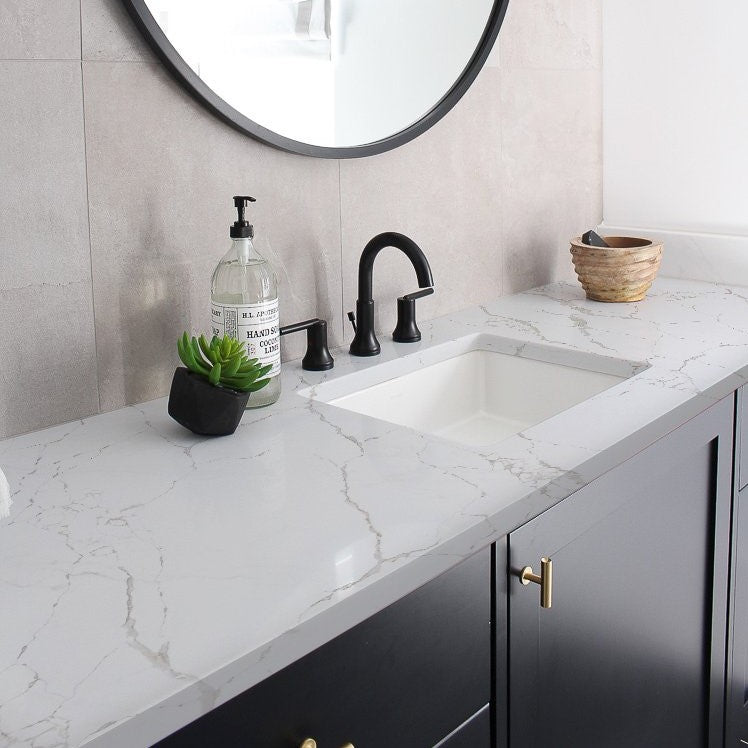 Calacatta Stratus Quartz Slab