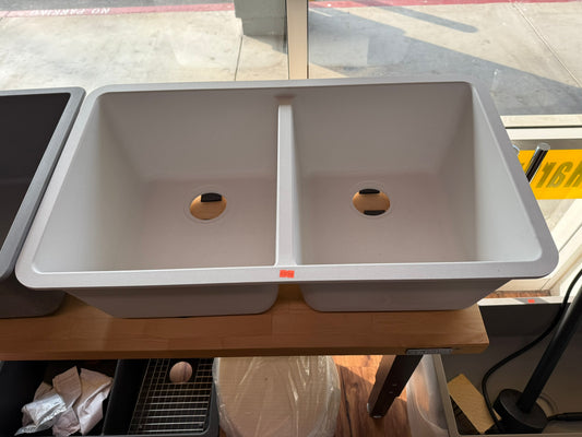 [CLEARANCE] 33 Inch White Double Bowl Undermount Kitchen Sink