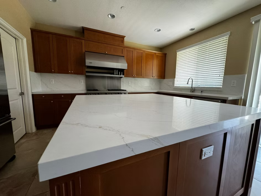 Calacatta De Oro Quartz Slab