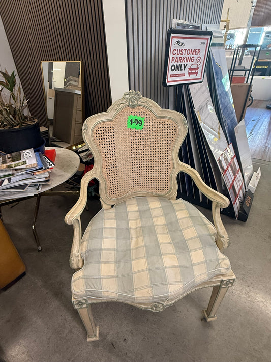 [CLEARANCE] Checker Cushion Chair