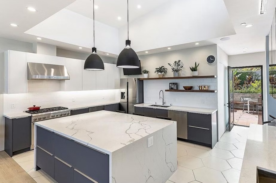 Calacatta Cielo Quartz Slab