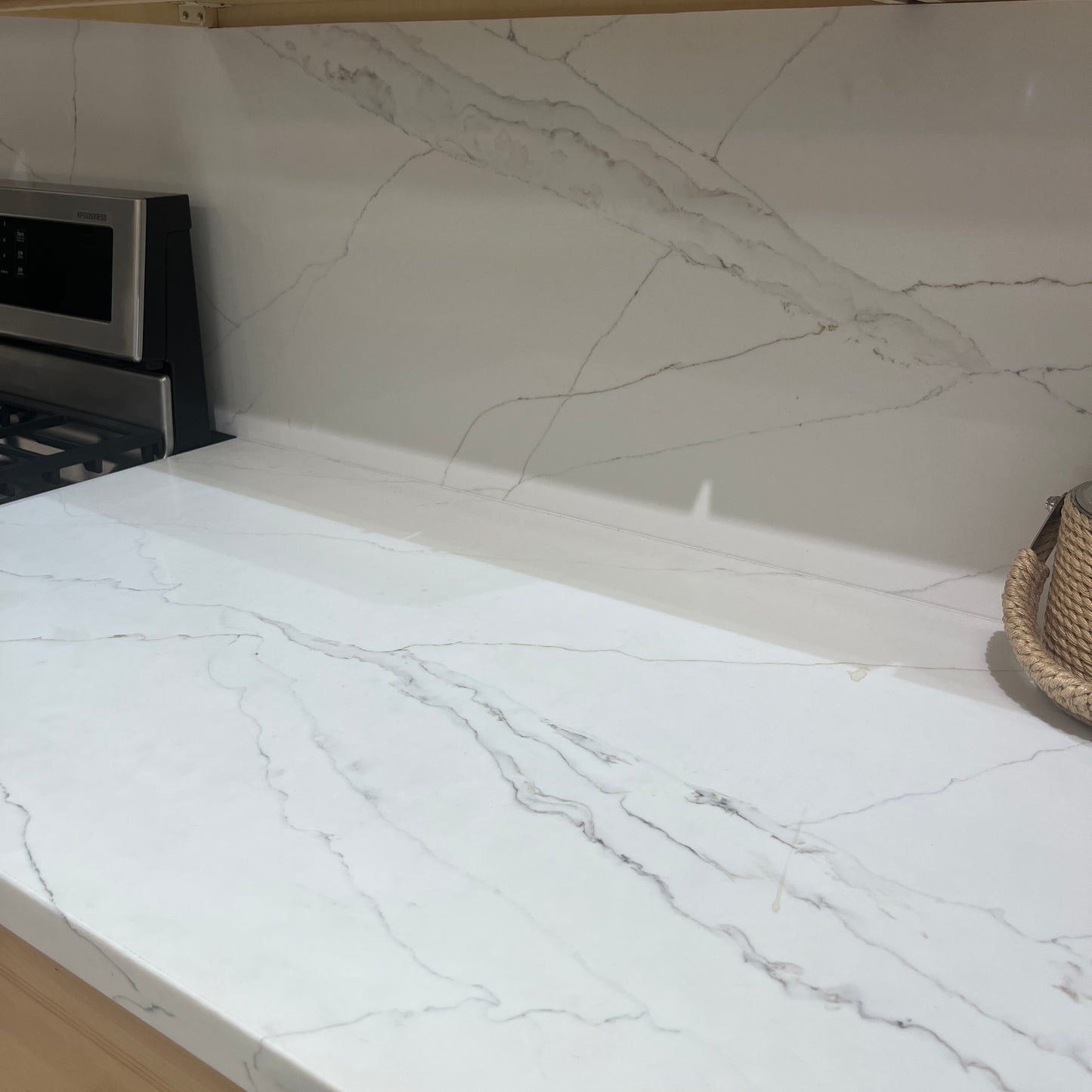 Calacatta Verona Quartz Slab