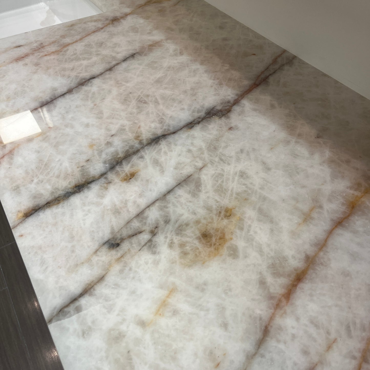 Cristallo Quartzite Slab