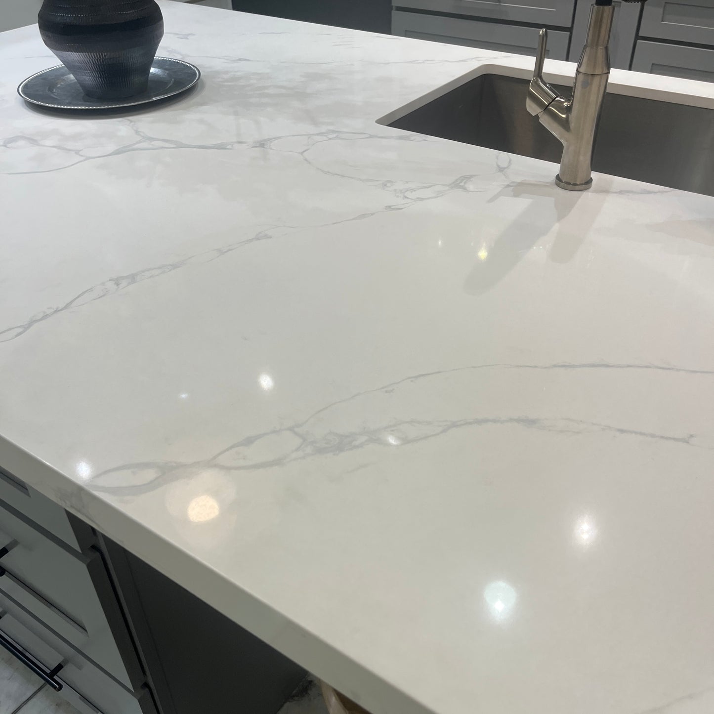 Calacatta Rocky Quartz Slab