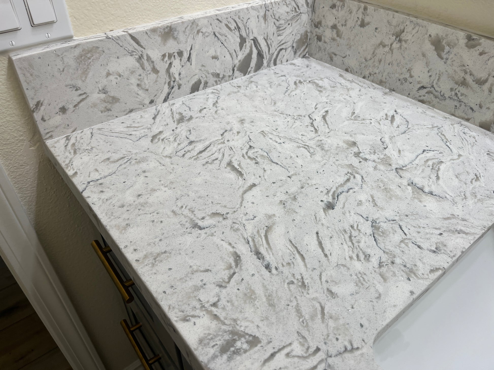 White Cloud Quartz Slab