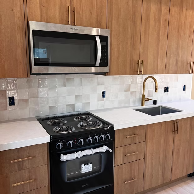 Playa Bahamas Quartz Slab