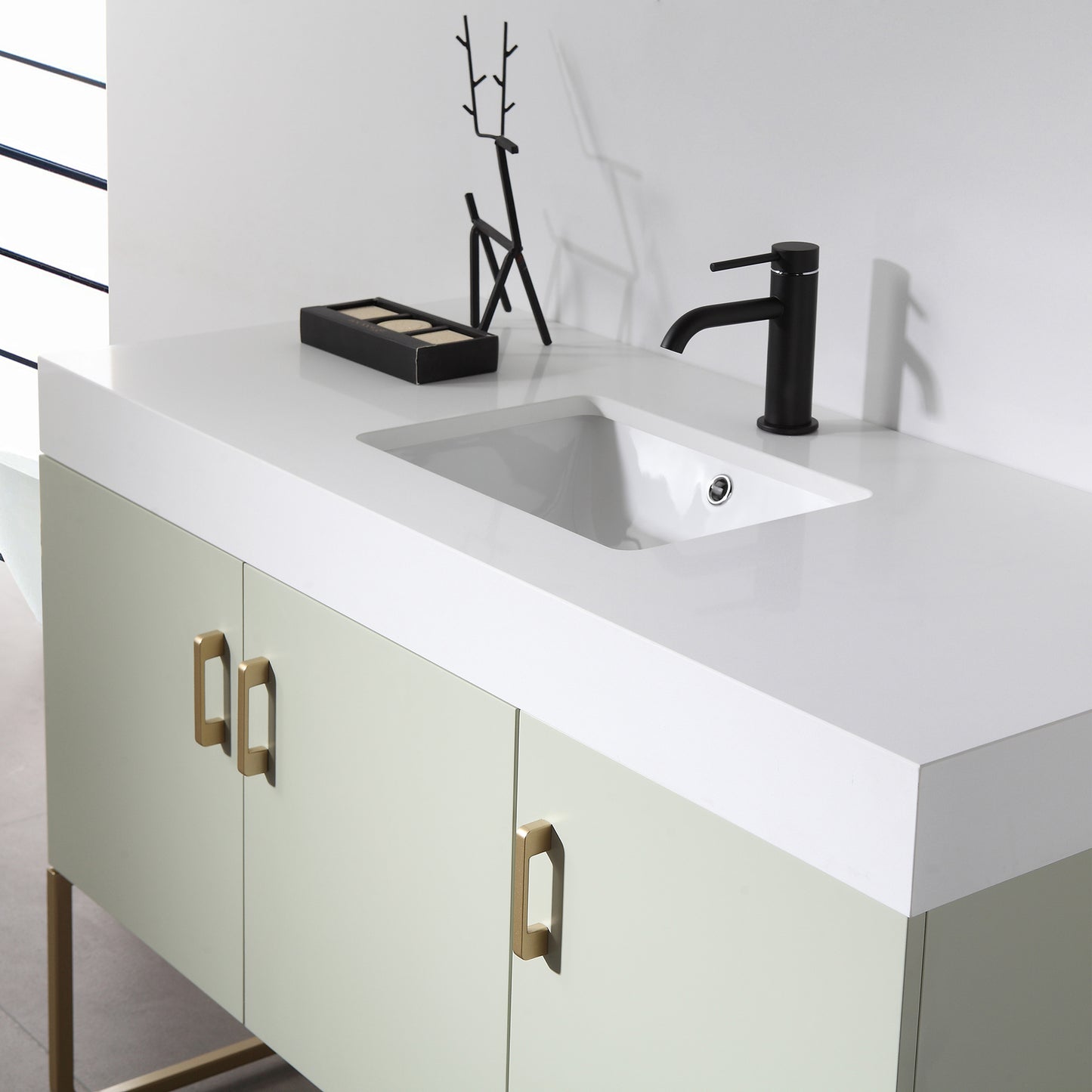 Veemon 48" Freestanding Bathroom Vanity with Pure White Quartz Top and Ceramic Undermount Sink