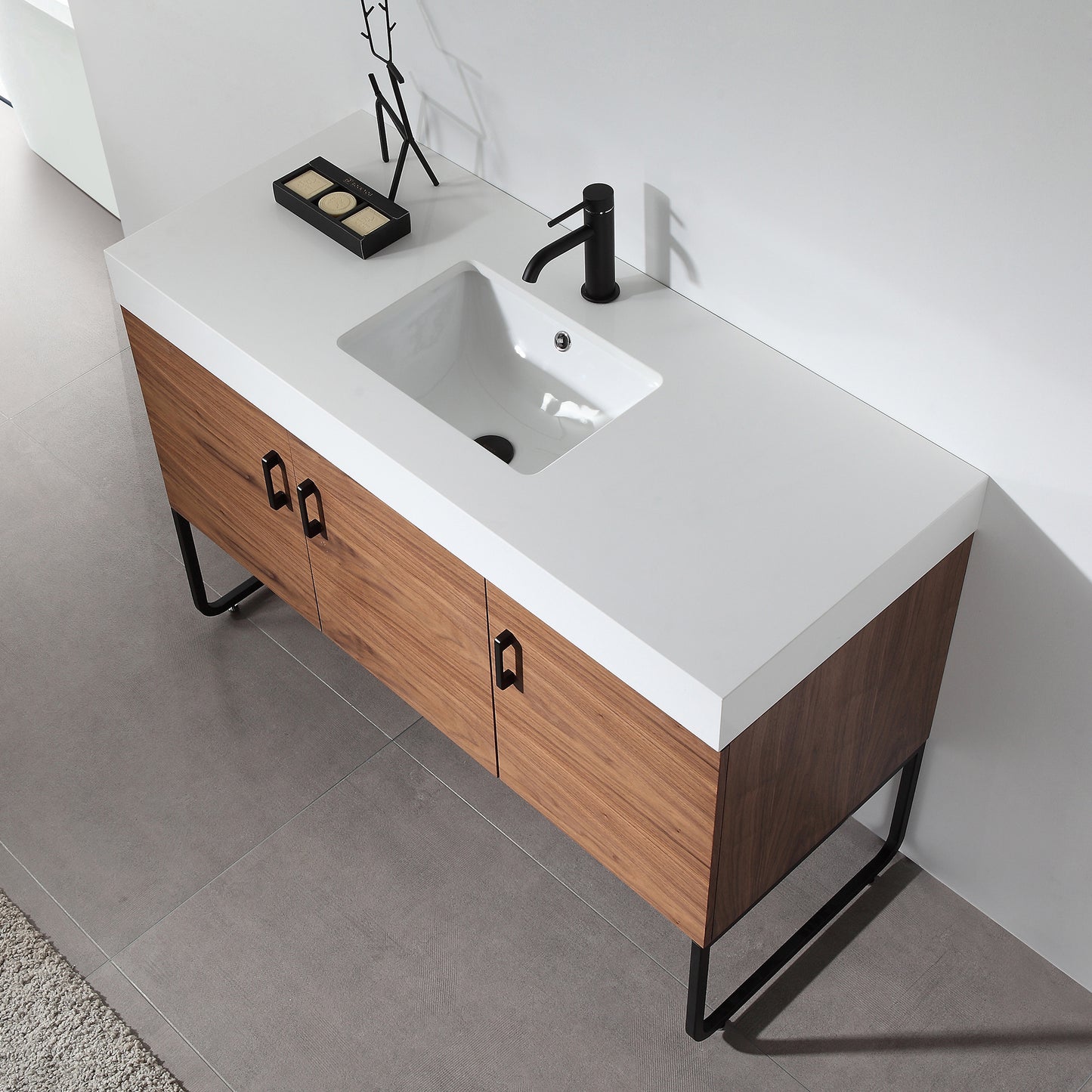 Veemon 48" Freestanding Bathroom Vanity with Pure White Quartz Top and Ceramic Undermount Sink