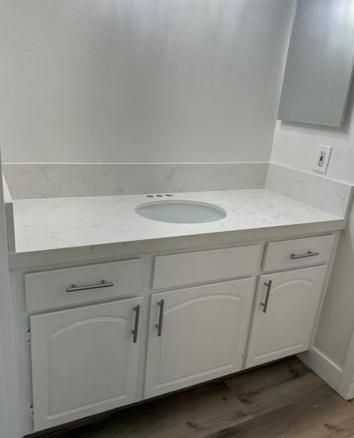 White Venatino Quartz Slab