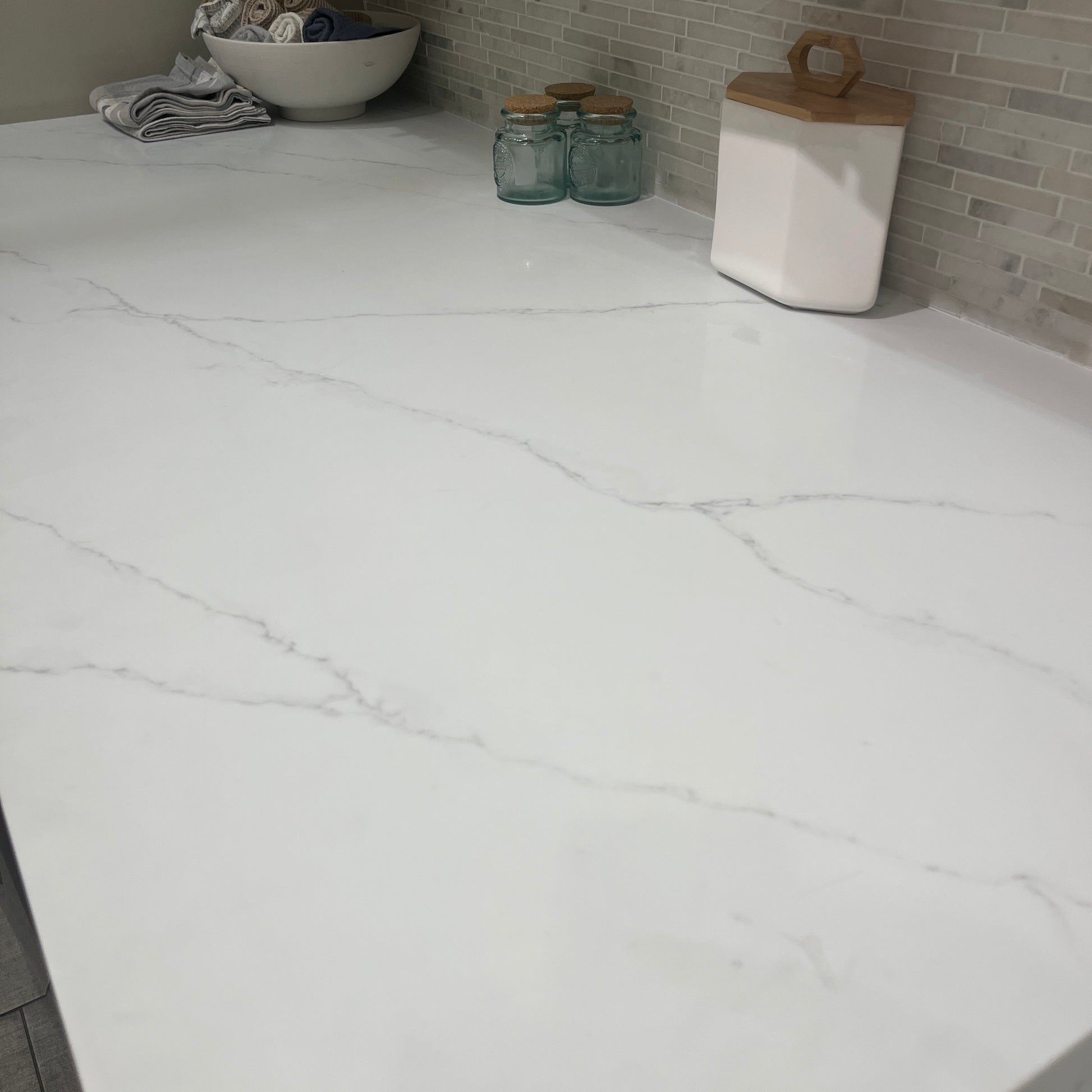 Additional view 7 of the Calacatta Dream engineered quartz slab