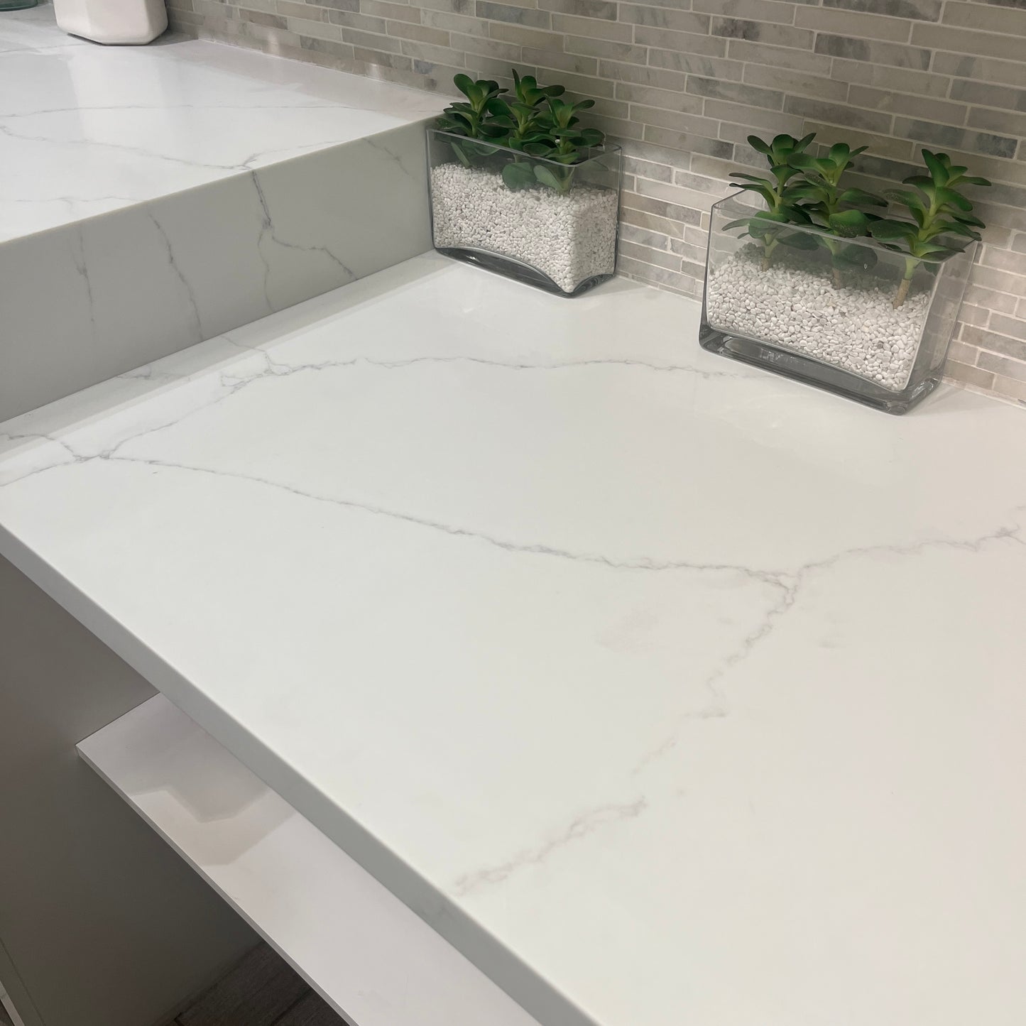 Additional view 8 of the Calacatta Dream engineered quartz slab