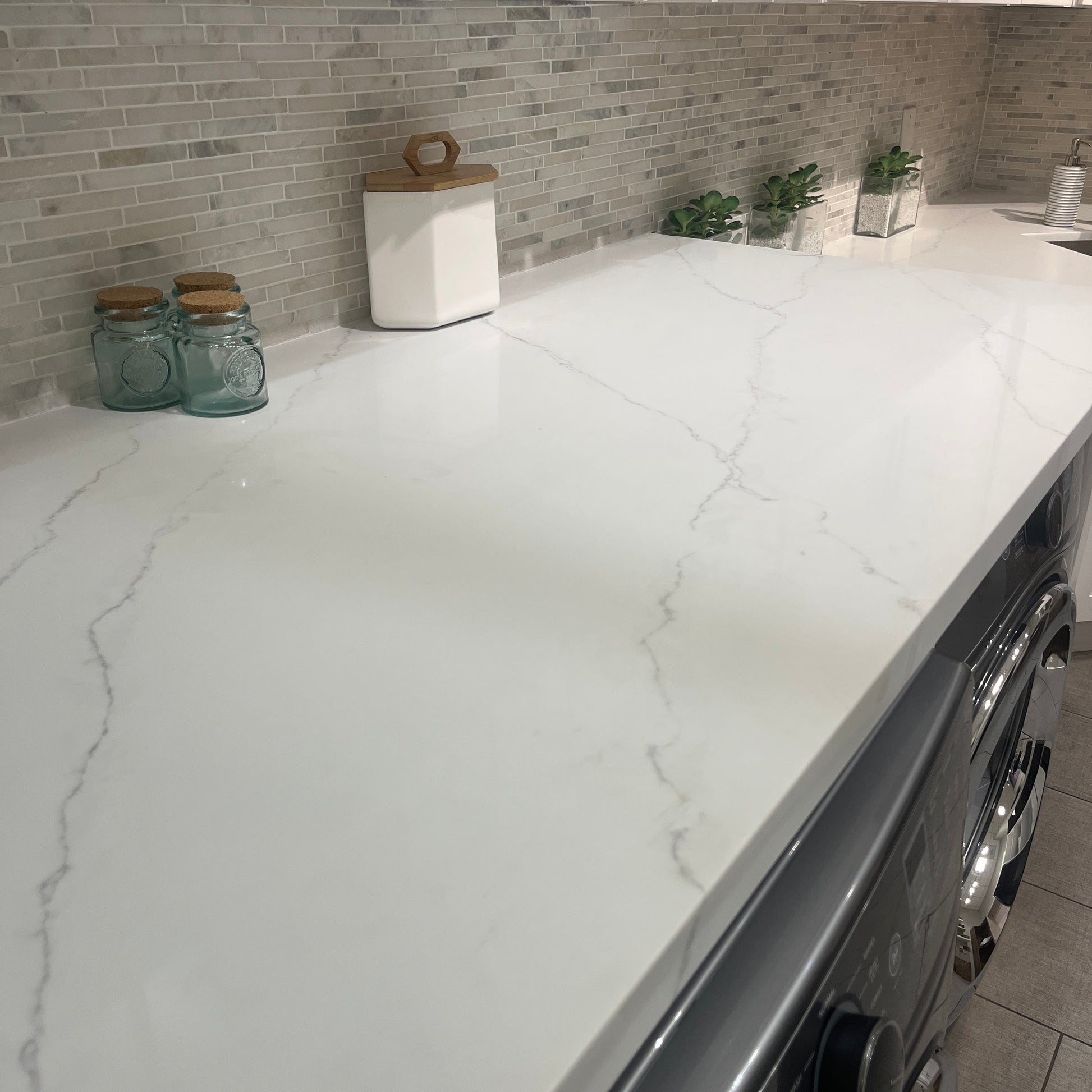 Additional view 10 of the Calacatta Dream engineered quartz slab