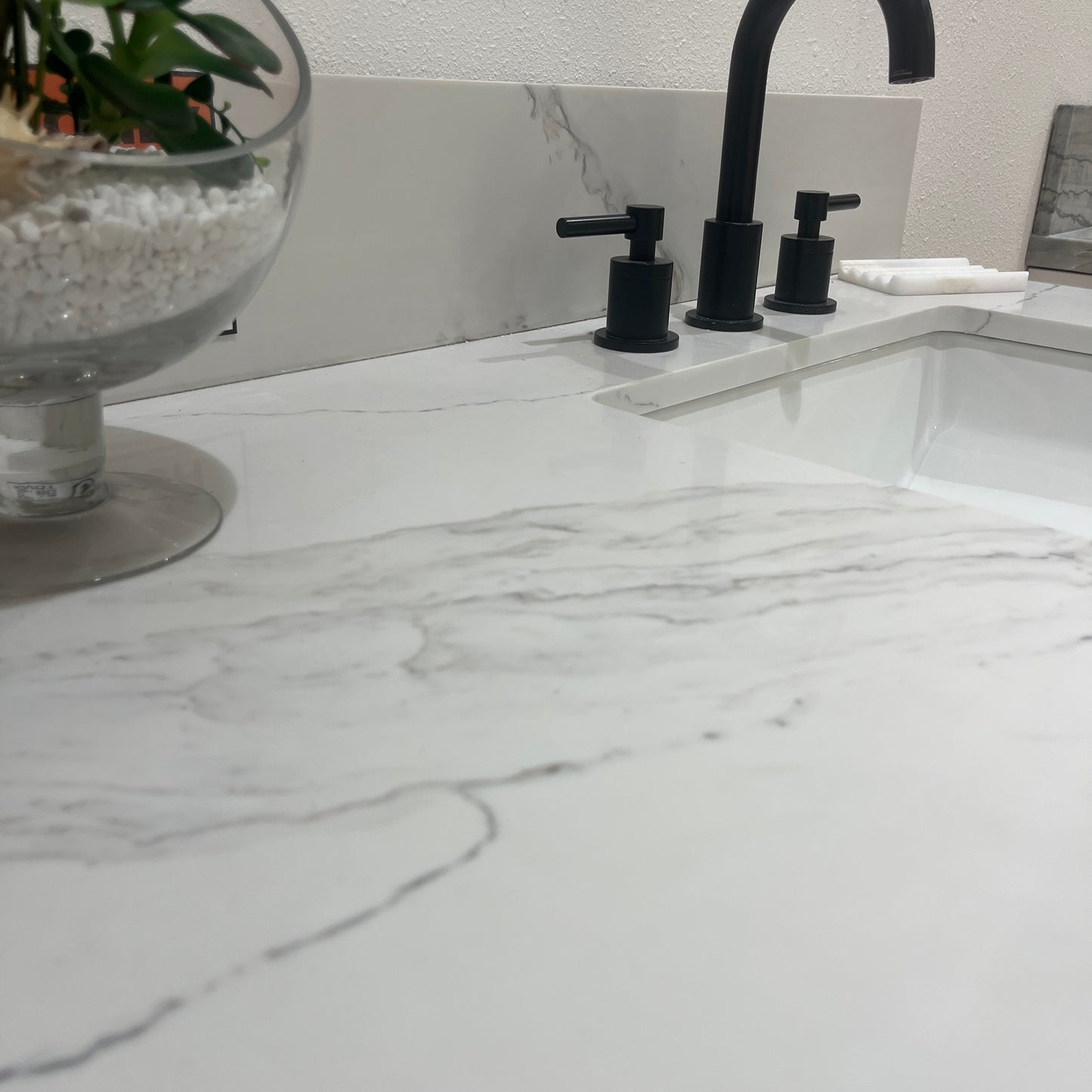 BCS-Calacatta Elegant Quartz Slab