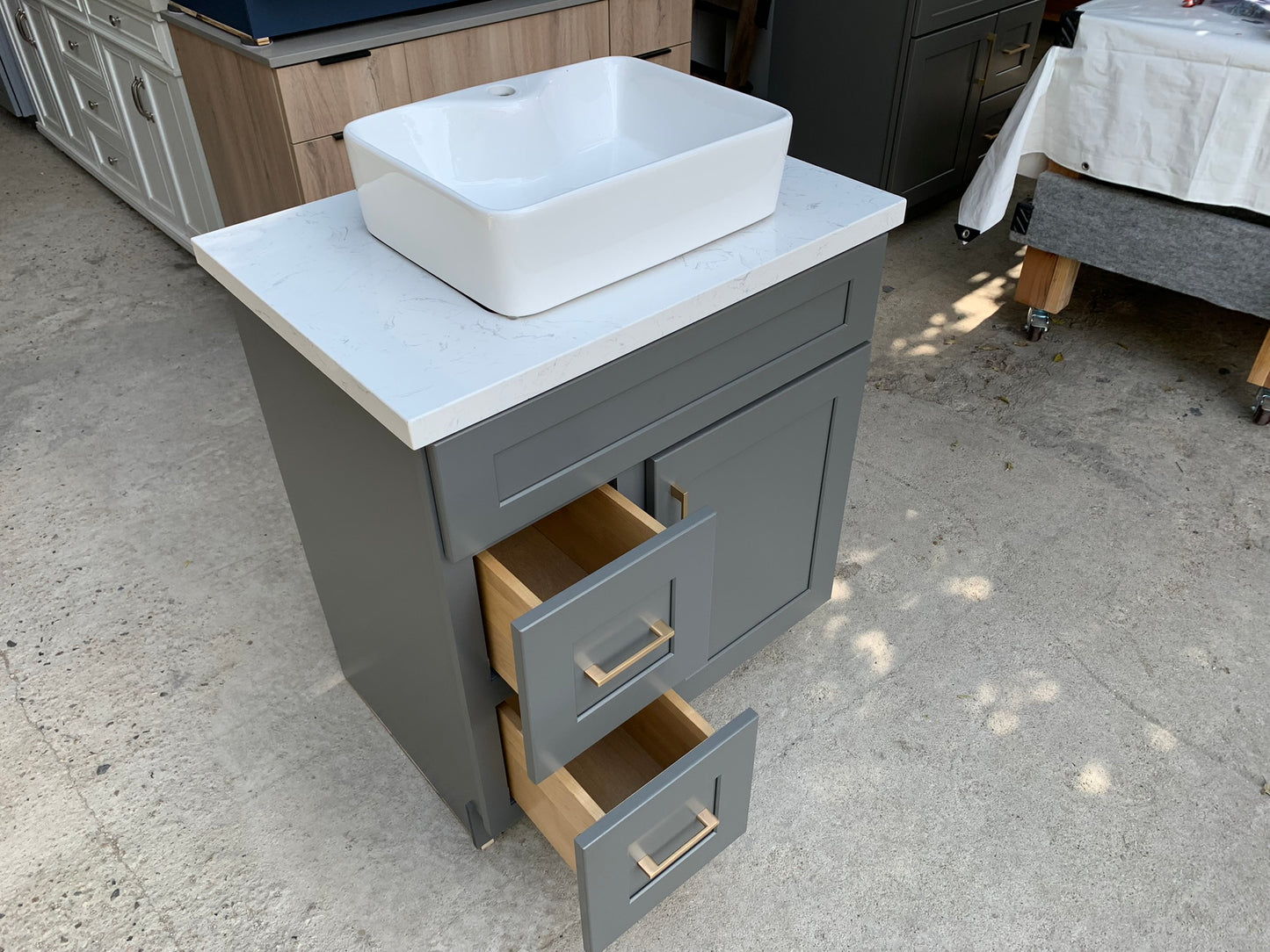 T-Dark Grey Shaker