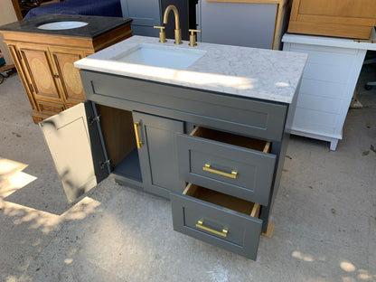 T-Dark Grey Shaker