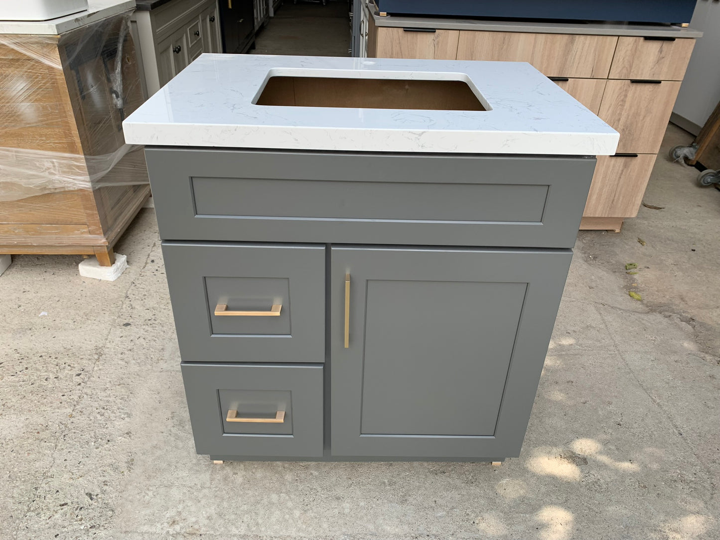 T-Dark Grey Shaker