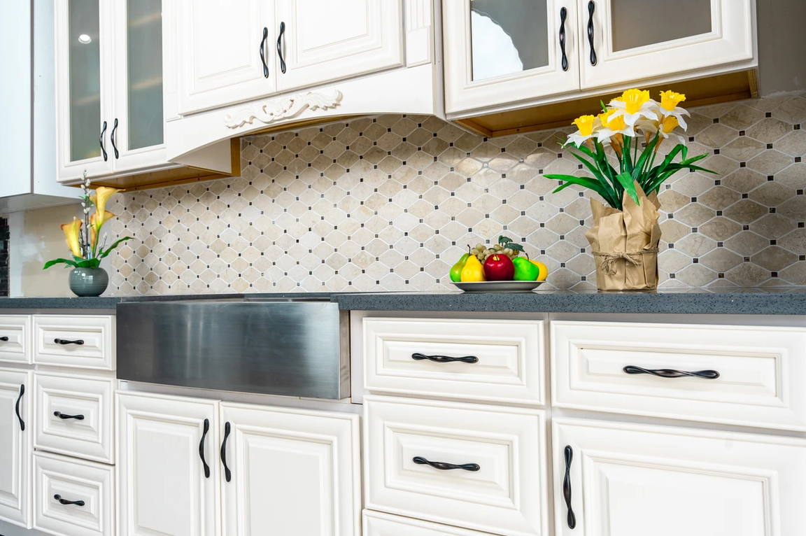 DJJ-Antique White Raised Panel