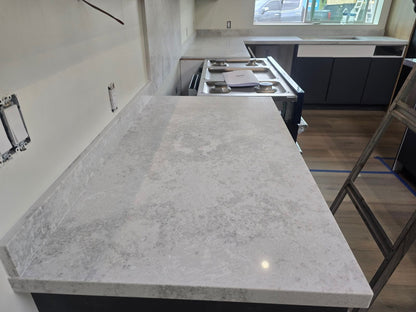 ES-Luna Bianca Quartz Slab