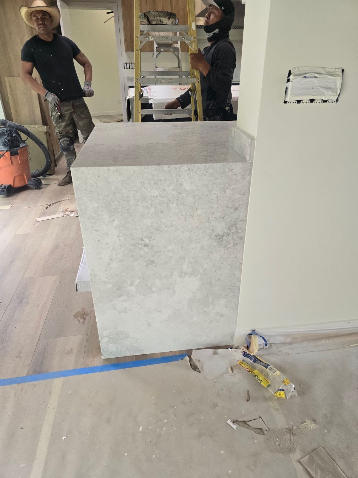 ES-Luna Bianca Quartz Slab