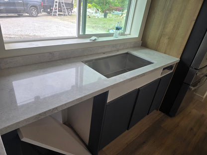 ES-Luna Bianca Quartz Slab