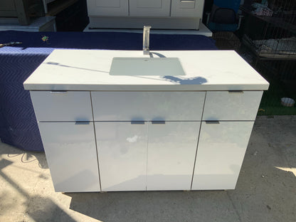 L-Gloss White European